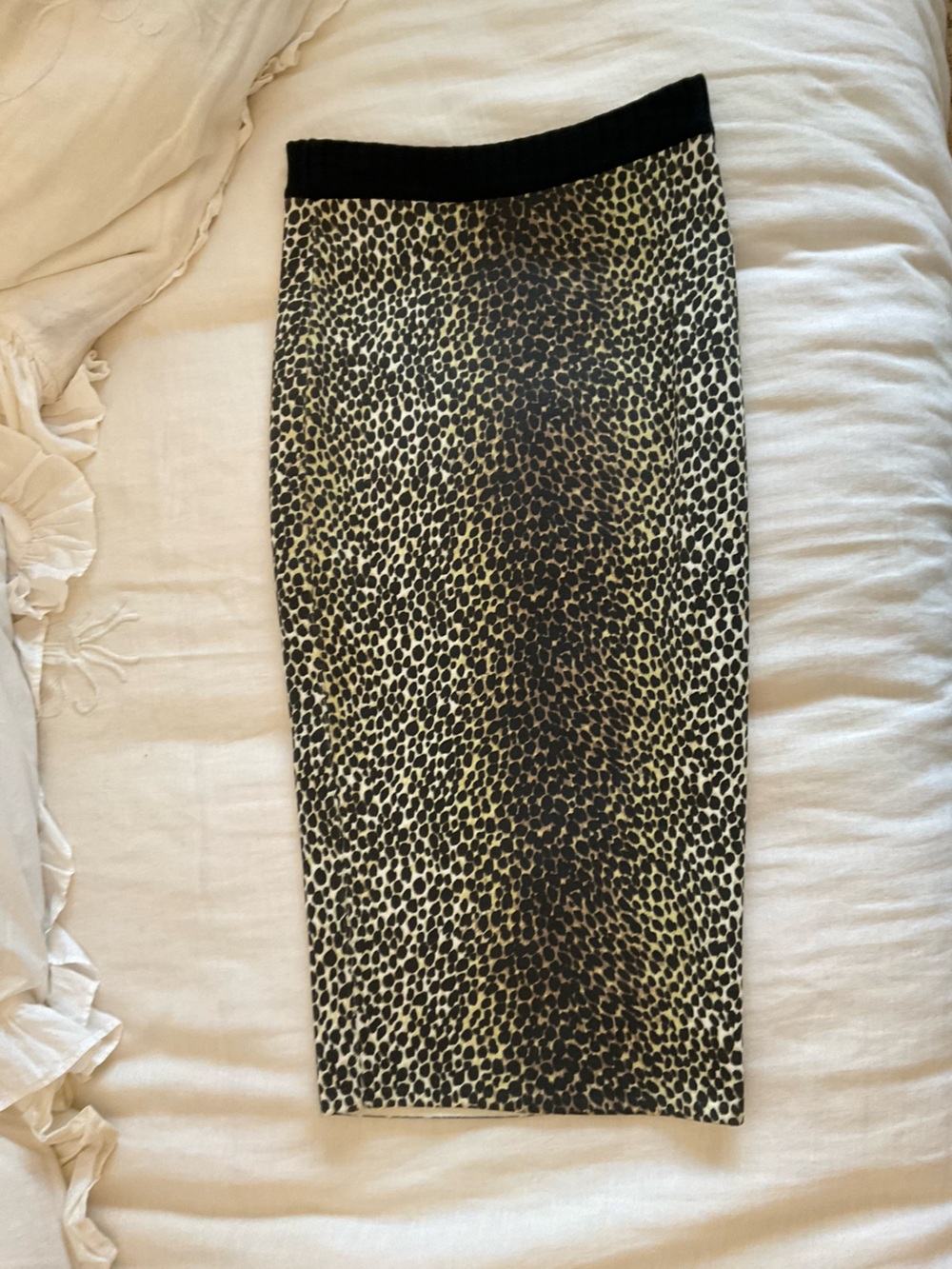 Dolce & Gabbana Leopard-Print Pencil Skirt in Black and Tan - Picture 4 of 4